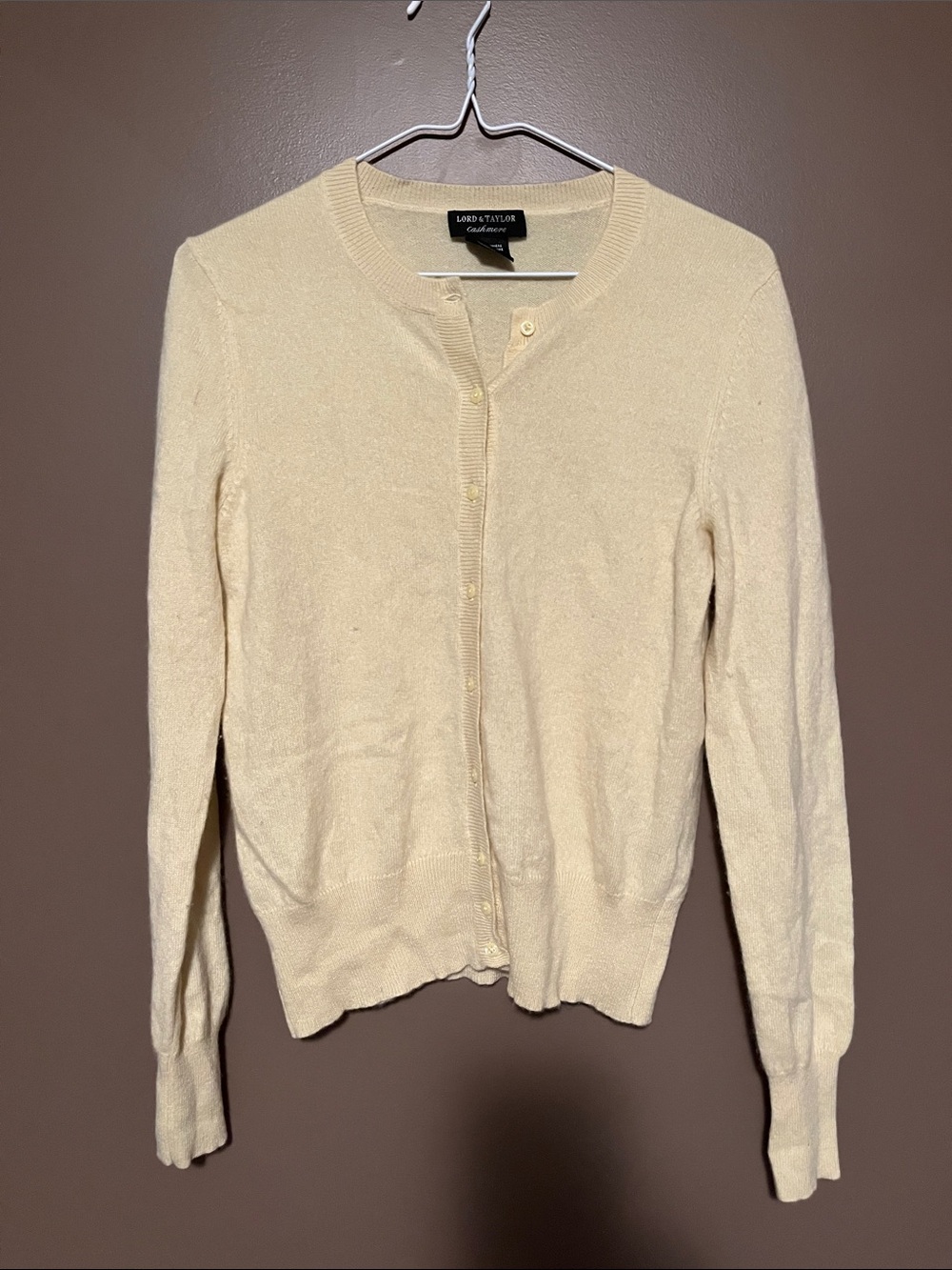Lord & Taylor Pastel yellow Crewneck Button Cardigan. Small. 100% cashmere